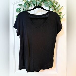 🔹‎ 10/$25- Harlow V-Neck Black T-Shirt